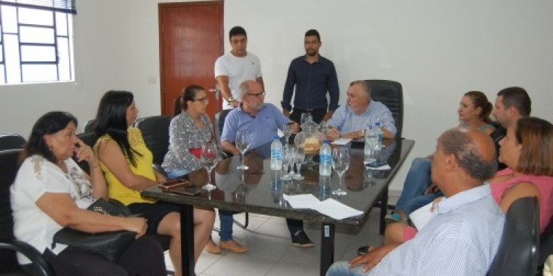 Prefeito anuncia reajuste salarial de 12% para os professores