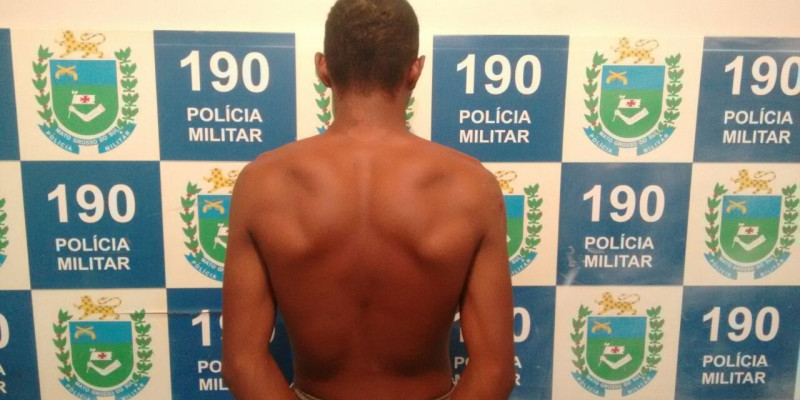 Força Tática encontra entorpecentes enterrados em quintal e prende homem por tráfico de drogas
