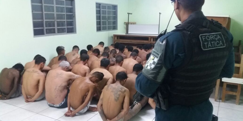 Polícia Militar realiza revista em estabelecimento penal semiaberto