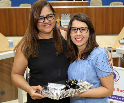 Professores recebem certificados de conclusão do curso “Desafios do Cotidiano Escolar”