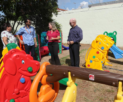Parquinho é montado em unidade de acolhimento da SMAS de Três Lagoas