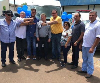 Deputado Eduardo Rocha prestigia entrega de veículos para município de Jateí