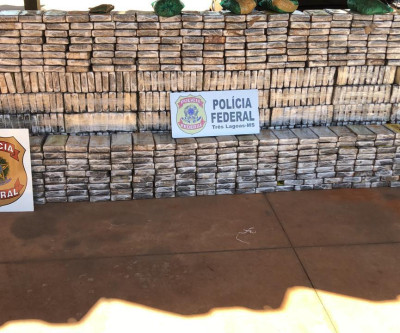 PF estoura depósito e apreende quase uma tonelada de cocaína