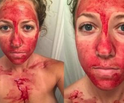 Mulher espalha sangue da menstruação na pele para se conectar com o corpo