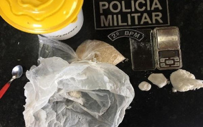 PM atende ocorrência de violência  e prende autor que traficava cocaína em Água Clara