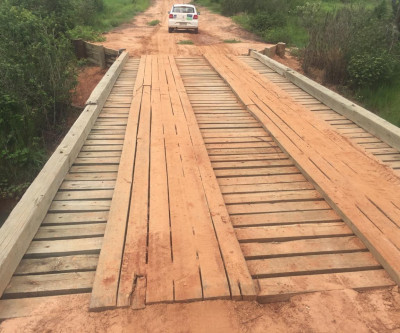 Prefeitura de Três Lagoas realiza reforma em ponte de estrada que é rota de ônibus escolar