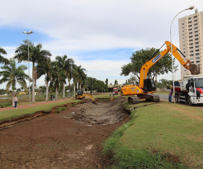 Meio Ambiente realiza limpeza de bacia de contenção da Lagoa Maior