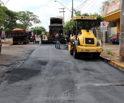 Avenida Rosário Congro é recapeada pela Prefeitura de Três Lagoas