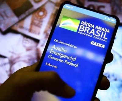 Auxílio emergencial: deputados aprovam PEC e Caixa convoca clientes a atualizar dados