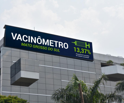 FIEMS instala “Vacinômetro” para divulgação da imunização contra a covid-19 em MS