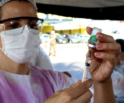 REFORÇO - TL recebe doação de 30 mil doses de vacina contra H1N1 do Instituto Butantan
