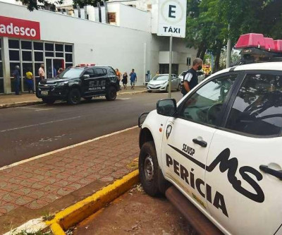 Homens invadem agência bancária em Dourados e roubam malotes de dinheiro
