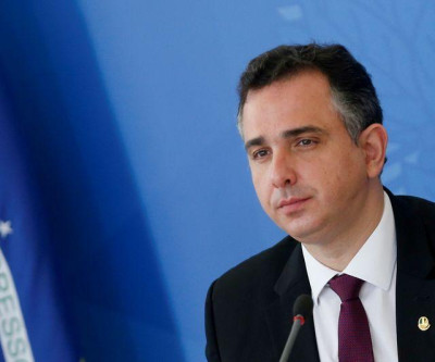 Presidente do Senado quer votar projeto sobre preço de combustíveis