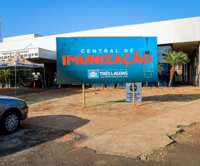 Vacinação com 1ª, 2ª, 3ª e 4ª dose contra Covid-19 em Três Lagoas