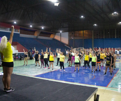 Com aproximadamente 120 participantes, Aulão de Ritbox arrecada mais de 200 brinquedos