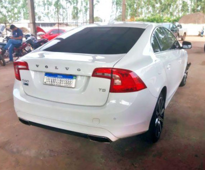 Volvo S60 e moto econômica estão entre os lotes de leilão do Detran-MS que recebe lances até dia 17