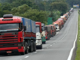 Greve dos caminhoneiros ganha força e pode atingir Mato Grosso do Sul após paralisação no Porto de Santos