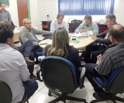Prefeito e vereadores cobram demandas ao representante do governador