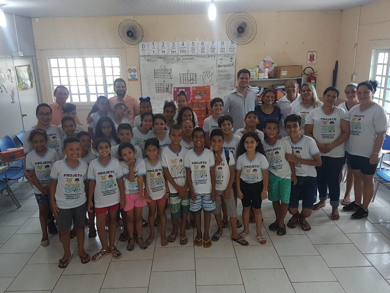 Presidente da Câmara visita projeto social que auxilia crianças carentes