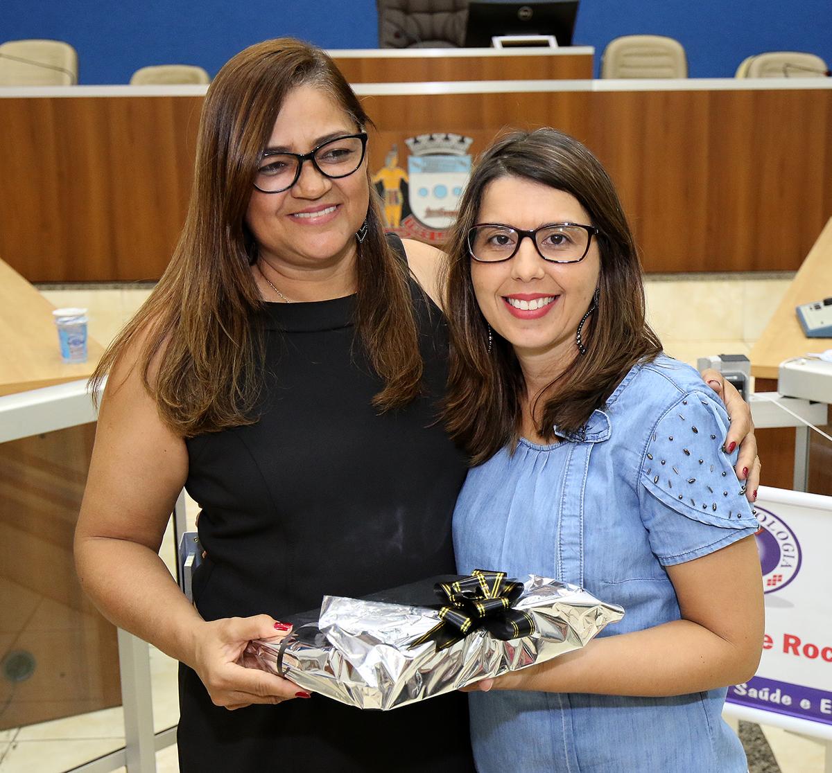 Professores recebem certificados de conclusão do curso “Desafios do Cotidiano Escolar”