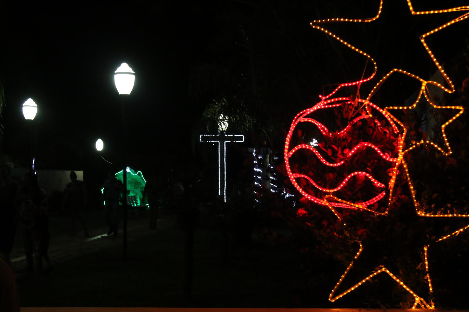 Administração Municipal inaugura iluminação Natalina na Praça do Jupiá Administração Municipal inaugura iluminação Natalina na Praça do Jupiá