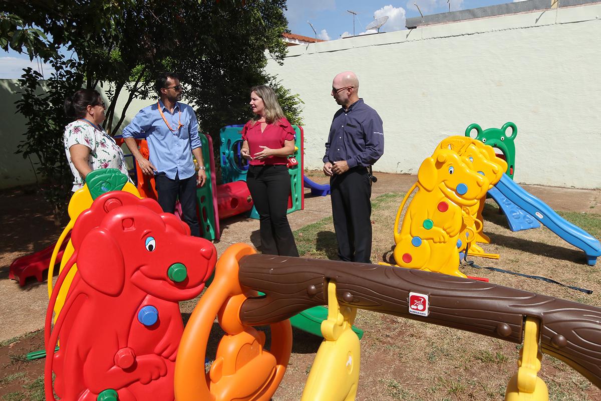 Parquinho é montado em unidade de acolhimento da SMAS de Três Lagoas Parquinho é montado em unidade de acolhimento da SMAS de Três Lagoas