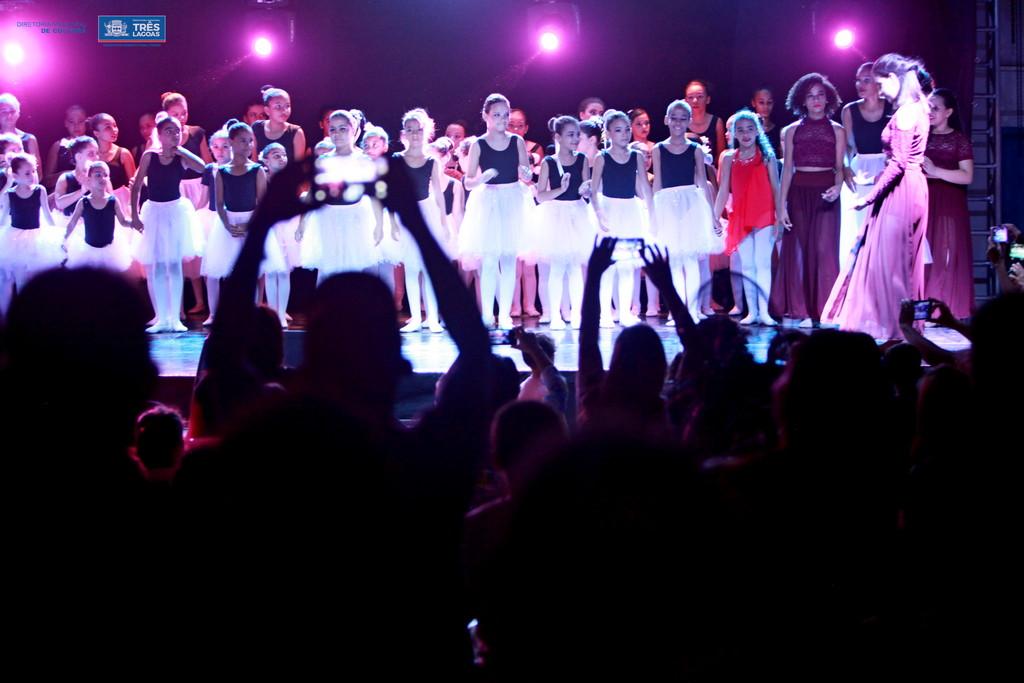 Recital de Natal tem apresentações de Ballet