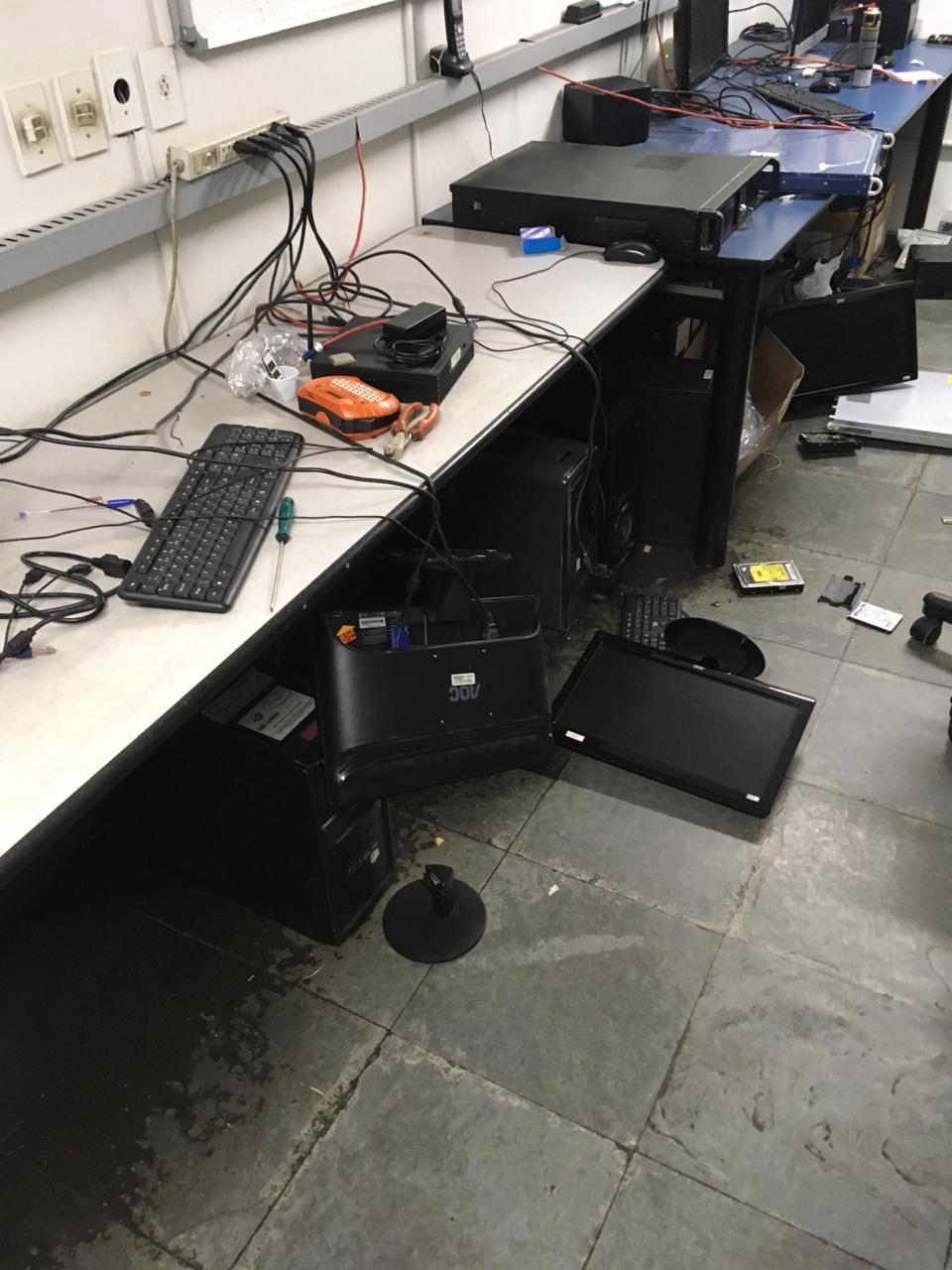 Vândalos invadem Secretaria Municipal e danificam equipamentos de informática