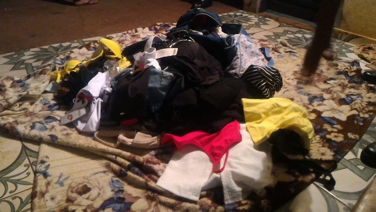 Menores furtam cerca de 300 peças de roupas de lojas e são apreendidas