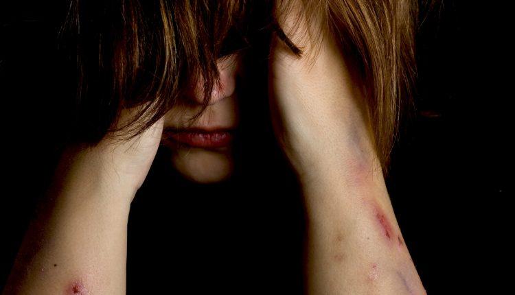 Idoso que estuprou e engravidou a própria filha é preso após passar seis anos foragido Idoso que estuprou e engravidou a própria filha é preso após passar seis anos foragido