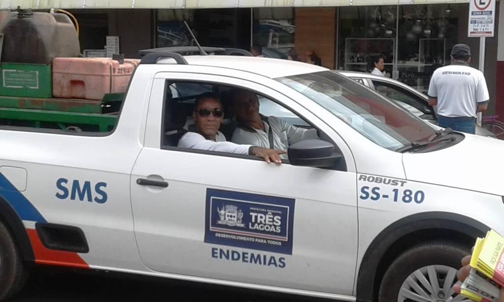 Carro do “fumacê” continua bloqueio químico contra a proliferação do Aedes