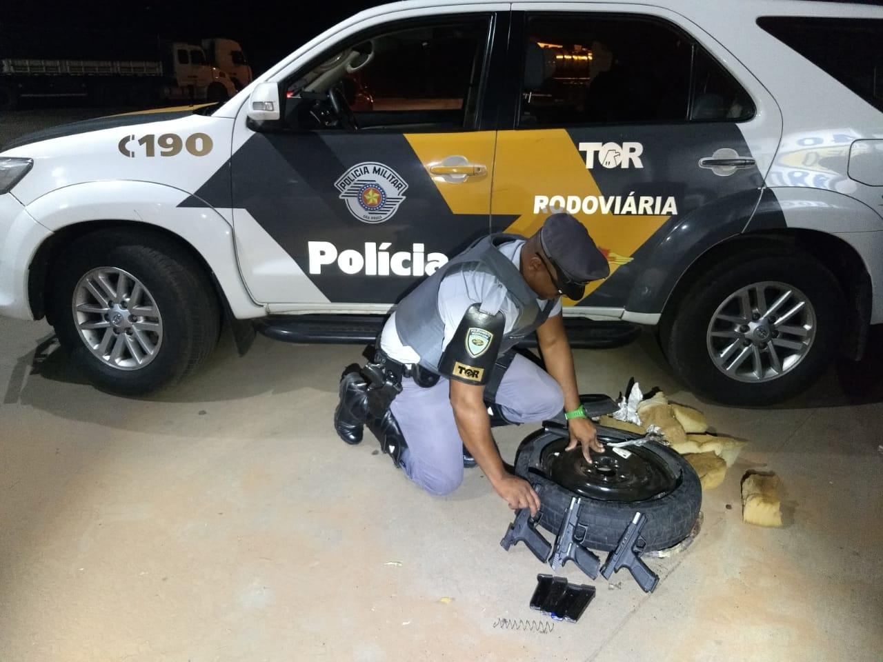 Casal é preso com armas de uso restrito no interior paulista