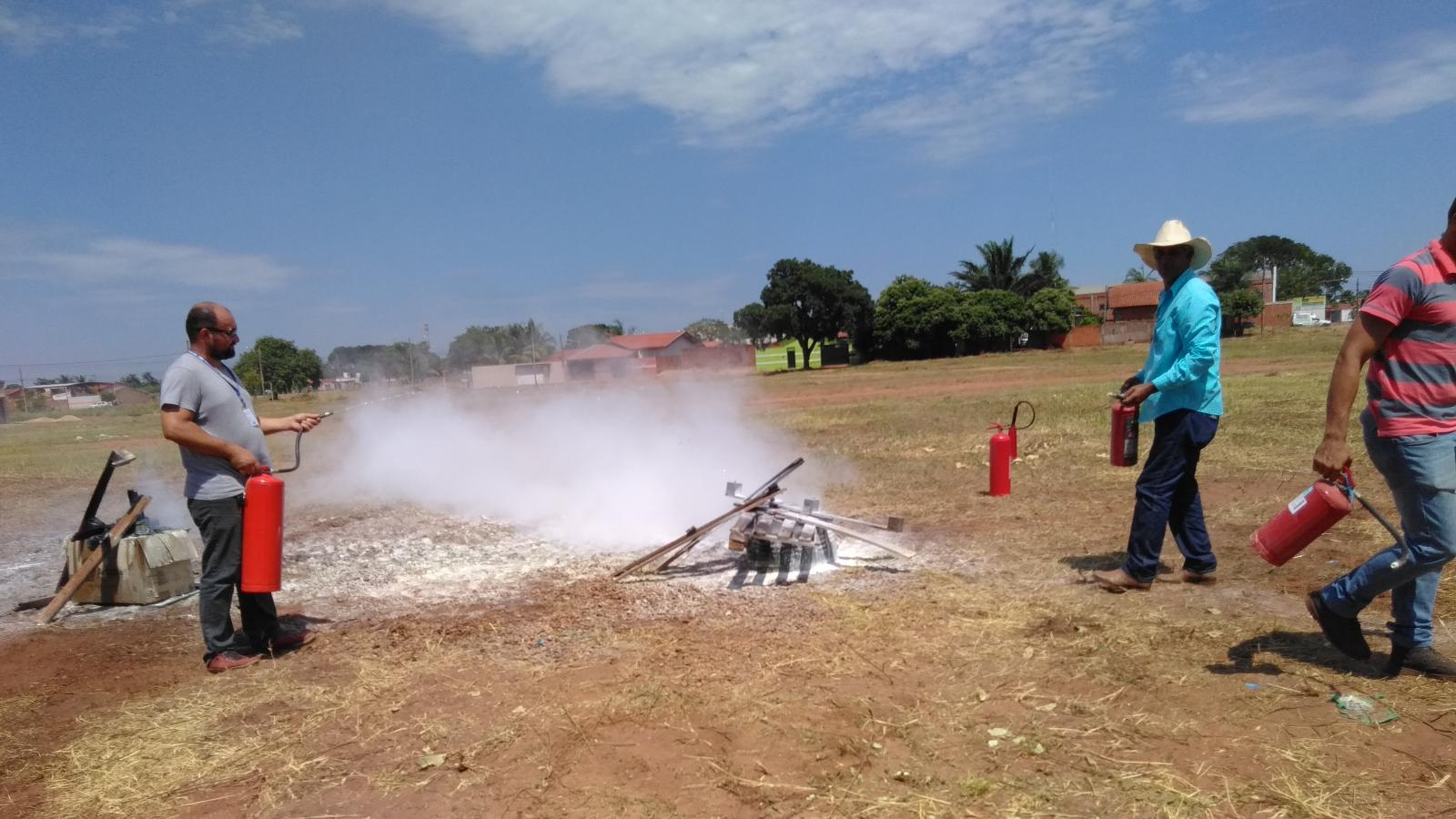 Corpo de Bombeiros Militar em Três Lagoas realiza curso de formação de brigada a servidores públicos Corpo de Bombeiros Militar em Três Lagoas realiza curso de formação de brigada a servidores públicos