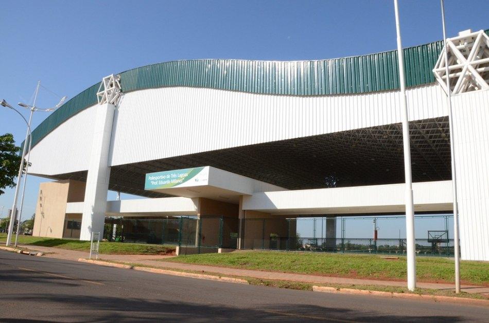 Em período de férias, ginásios esportivos estão à disposição da população