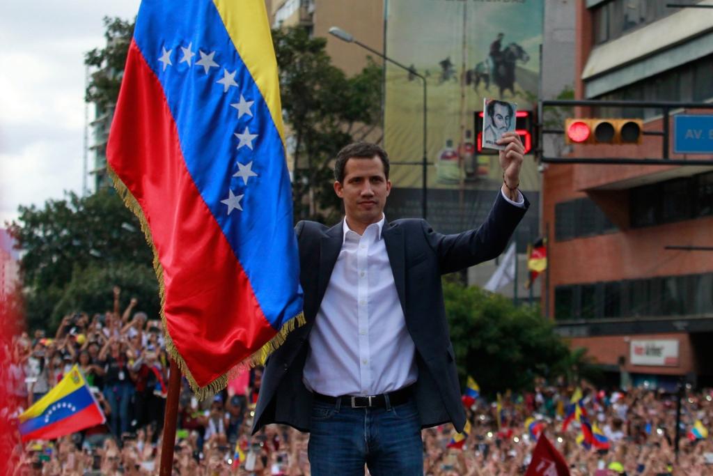 Guaidó diz que trabalha para consolidar poder e rechaça diálogo com Maduro