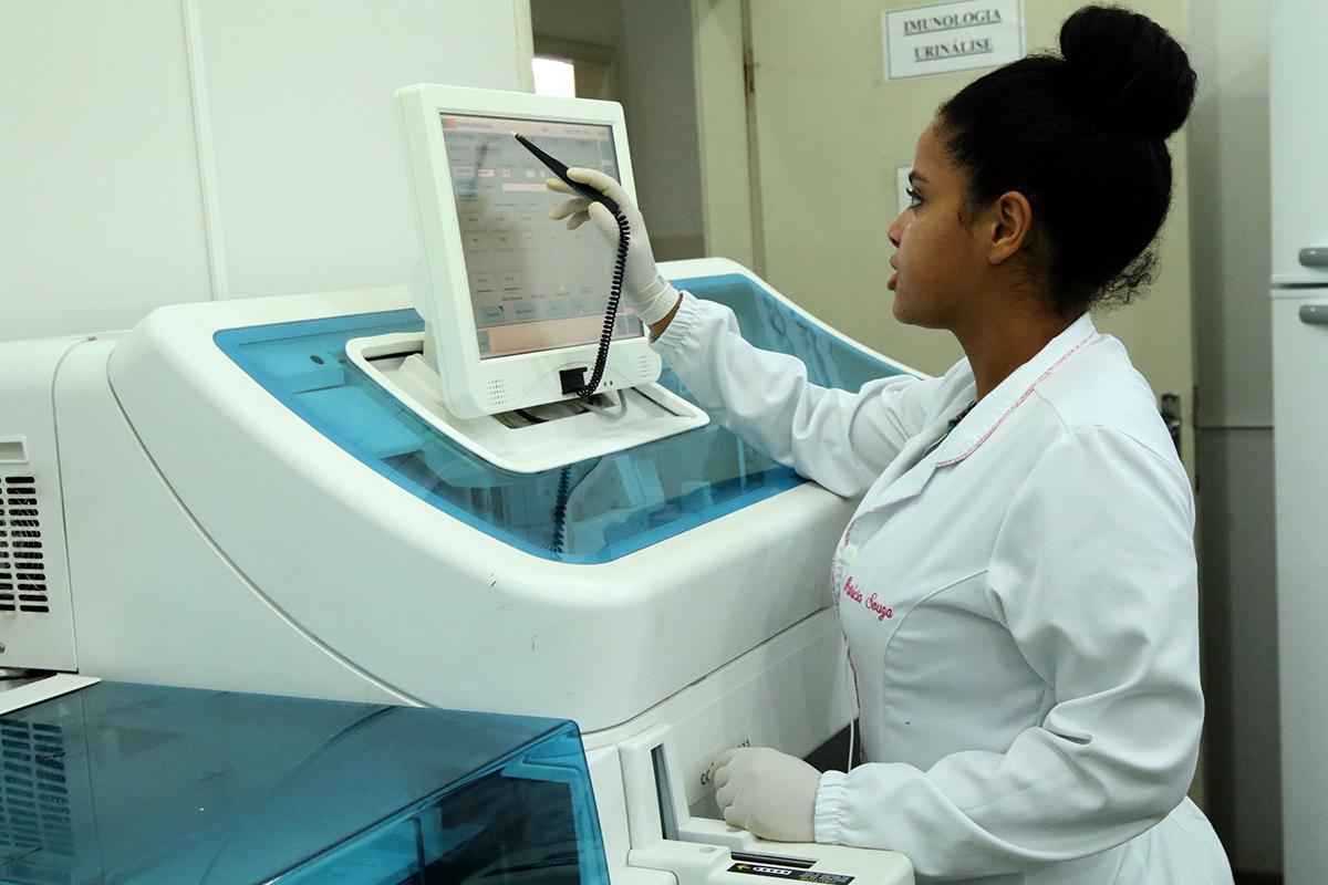 Laboratório Municipal de Três Lagoas é destaque na evolução e eficiência de resultados