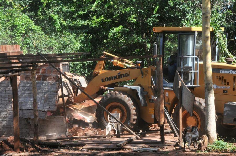 Moradores de chácaras são despejados após possível golpe de estelionatário Moradores de chácaras são despejados após possível golpe de estelionatário