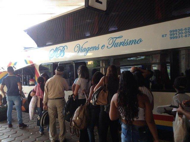 Usuários do transporte privado reclamam de atraso de veículo para chegar e sair da rodoviária