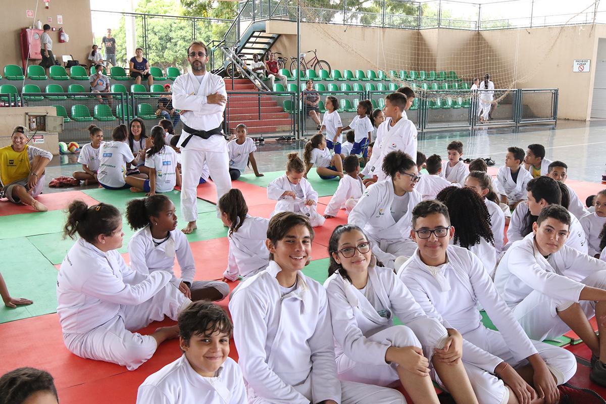 Prefeito Angelo Guerreiro participa da abertura oficial das atividades do Centro de Referência Esportiva