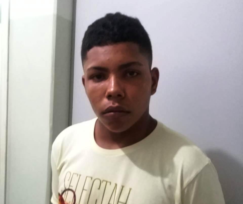 Trio preso com armas , drogas e furto de 12 mil reais em Casa de Doces em Três Lagoas 