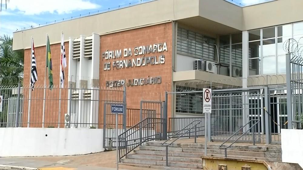 Menina estuprada pelo padrasto condenado a mais de mil anos de prisão 
