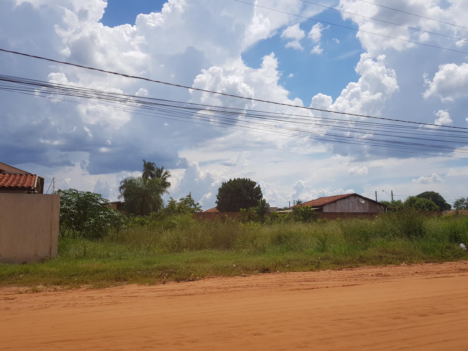 Prefeitura realiza limpeza e aplica multa para donos de 340 terrenos