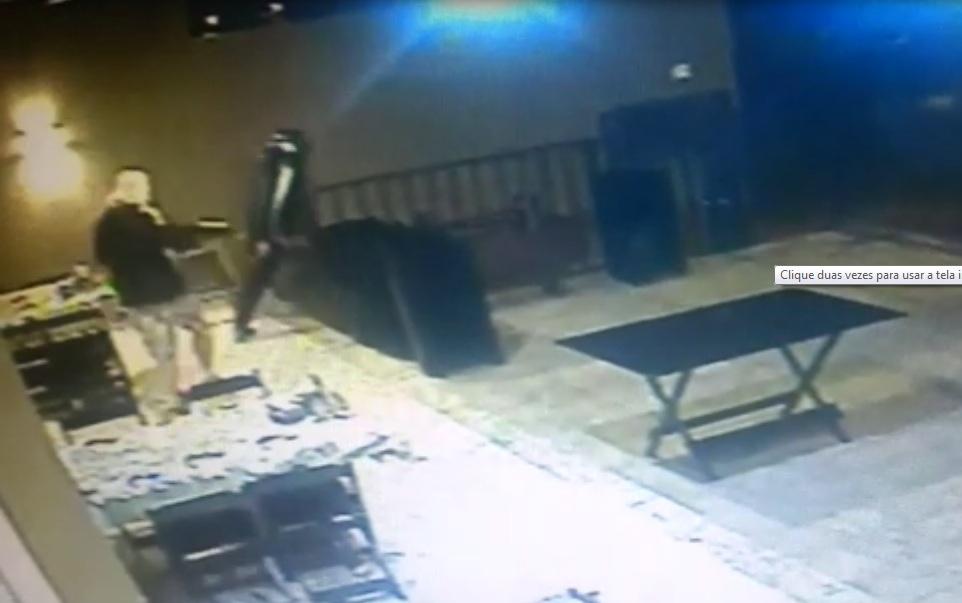 Comerciante fica sob mira de arma de fogo durante roubo a pizzaria em Dracena