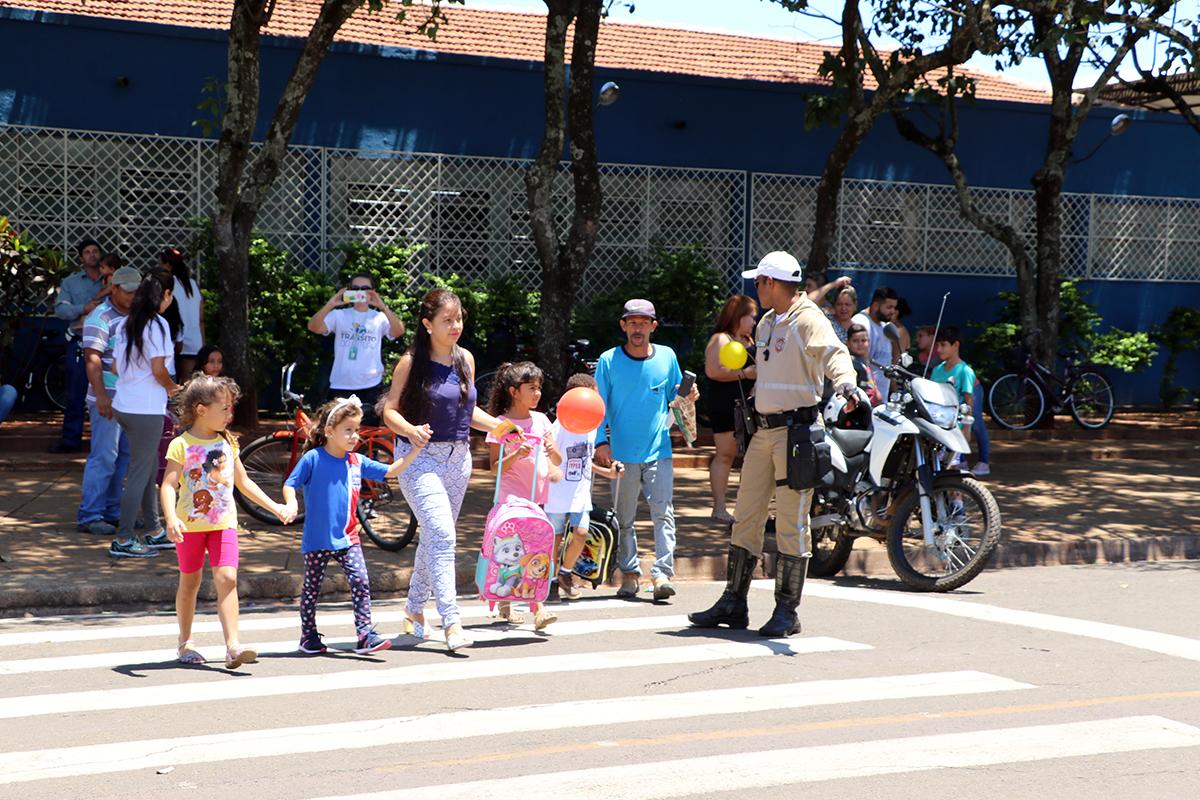 Diretoria de Trânsito orienta população na volta às aulas