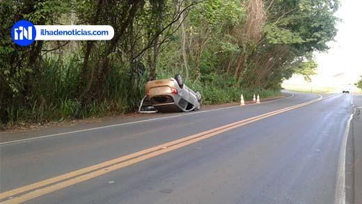 Carro capota na rodovia que liga Ilha Solteira  às praias