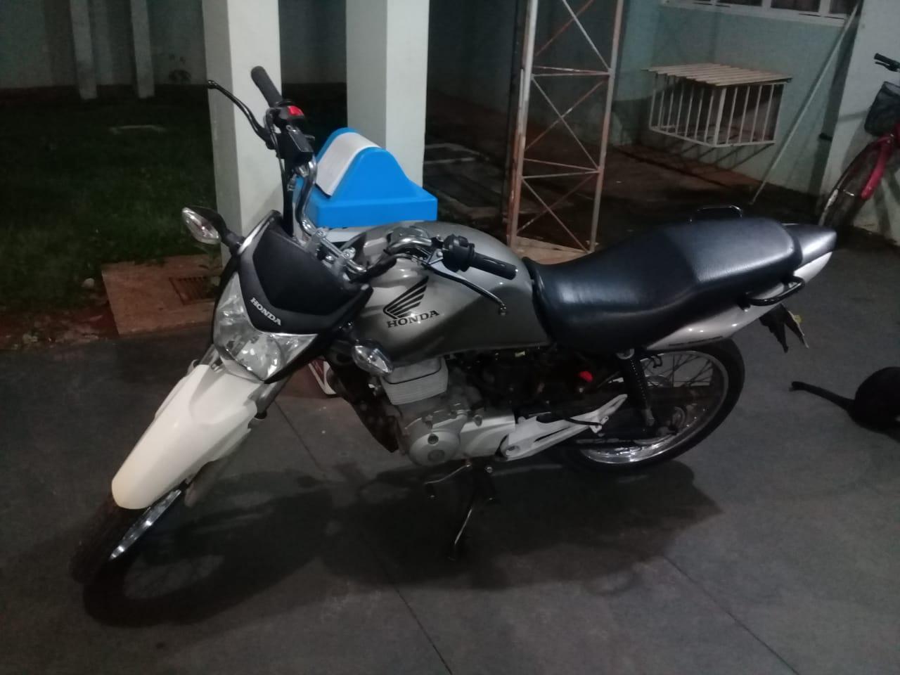 Polícia Militar prende suspeito de furto de motocicleta no bairro Vila Guanabara em Três Lagoas Polícia Militar prende suspeito de furto de motocicleta no bairro Vila Guanabara em Três Lagoas