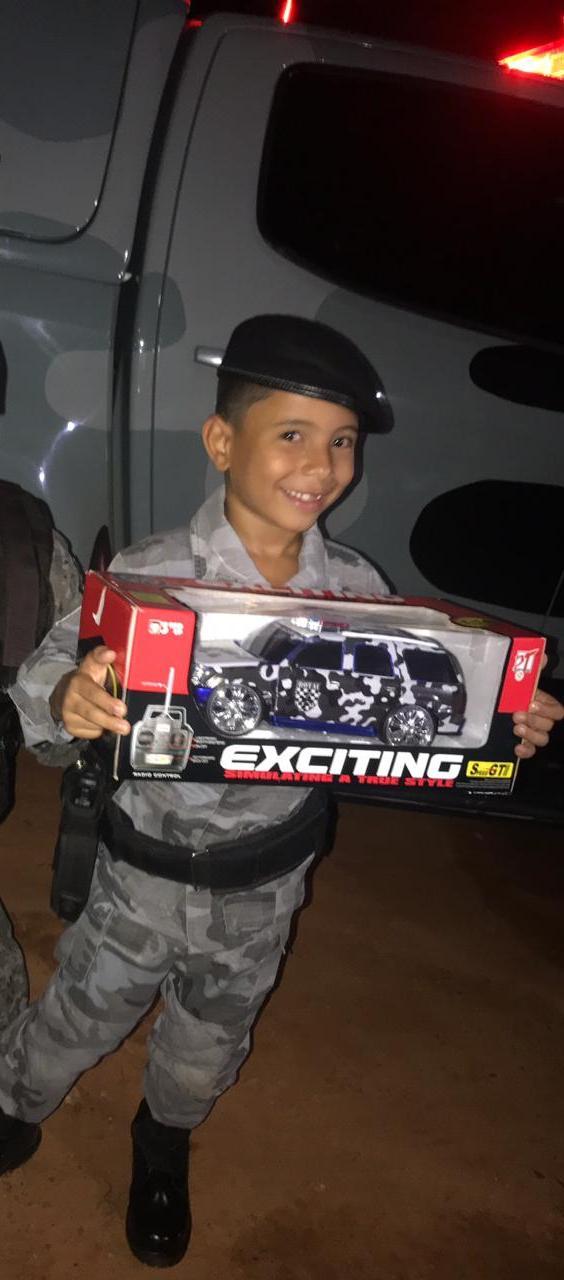Polícia Militar participa de aniversário de criança que sonha em ser policial