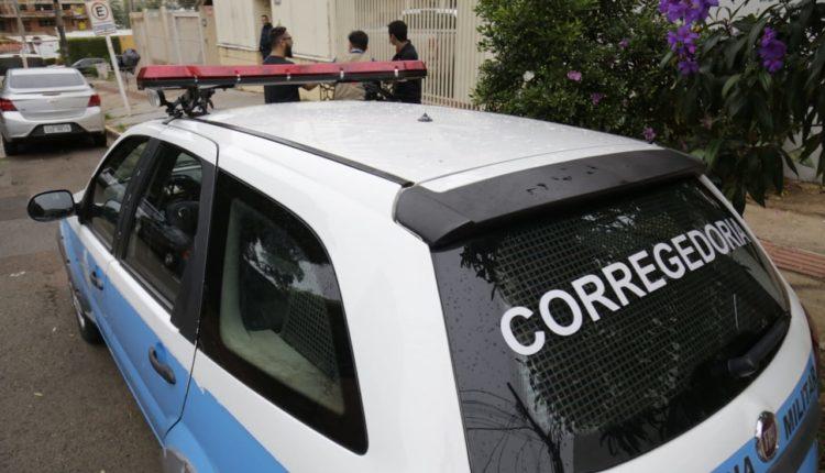 Comando da PM diz que vai investigar esquema que motivou prisão 3 policiais e 5 sacoleiros