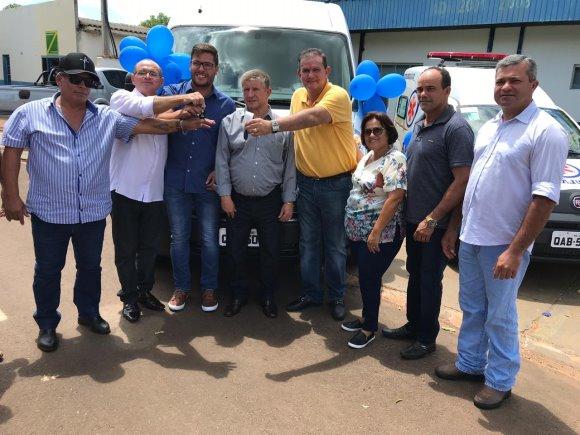 Deputado Eduardo Rocha prestigia entrega de veículos para município de Jateí