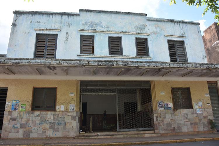 Em Guararapes, Cine Para Todos começa a ser demolido após quase 60 anos Em Guararapes, Cine Para Todos começa a ser demolido após quase 60 anos